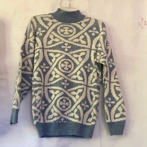 Stanly Women’s Grayish Blue & White Geometric Pullover Mock Turtleneck Sweater